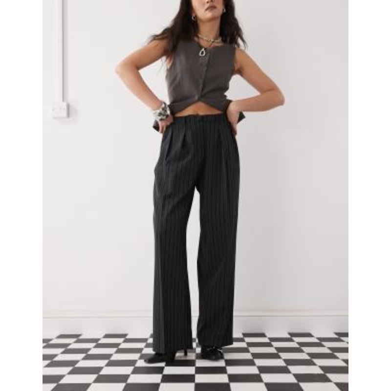 Motel syra pleated pants in pinstripe black