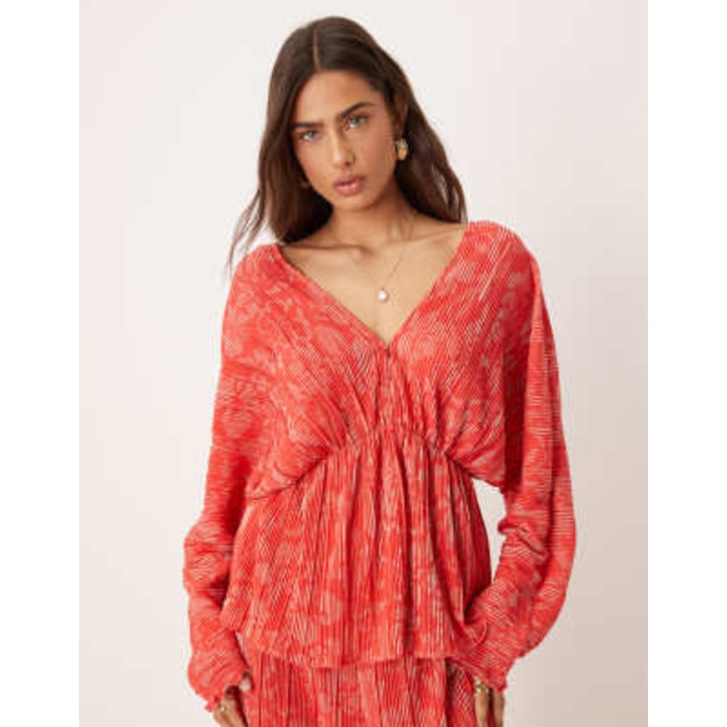 YAS floral printed plunge front plisse top in red and pink – part of a set