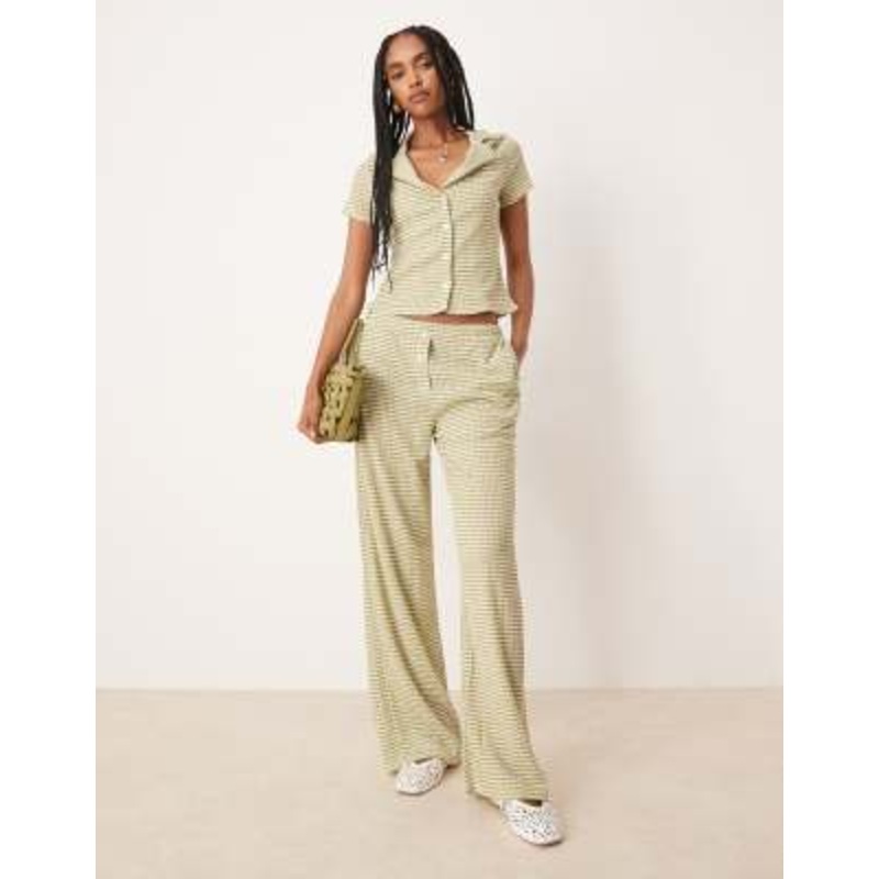 DESIGN button detail set in green gingham