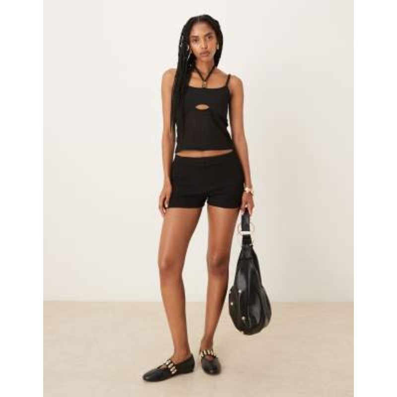 DESIGN crochet set in black