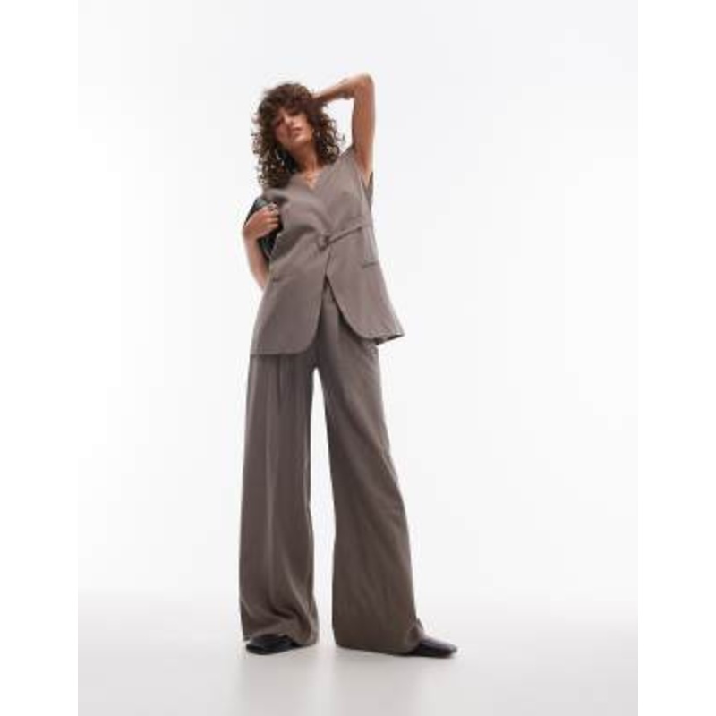 Topshop tab detail set in sand