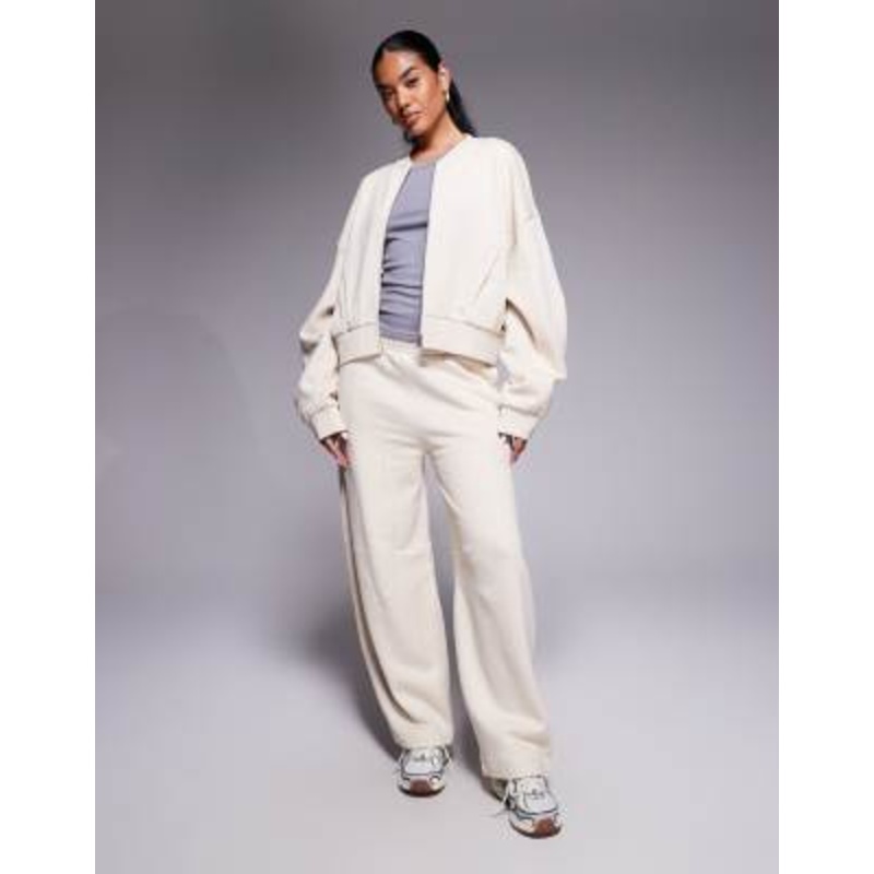 Weekend Collective heavyweight set with scribble graphic in stone