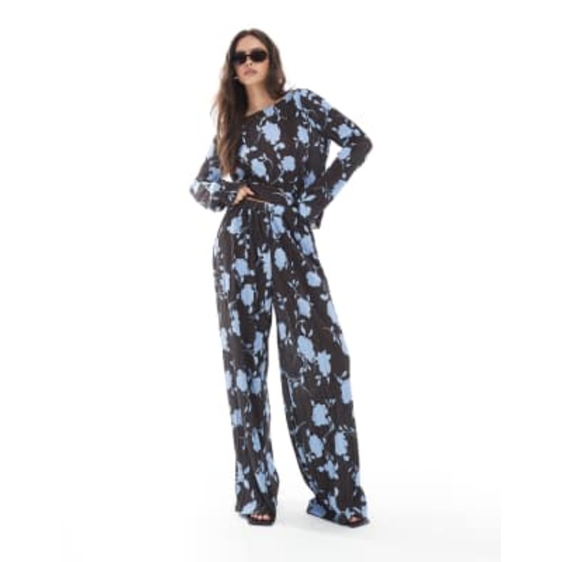 Vero Moda wide leg plisse pants in chocolate and blue floral print – part of a set