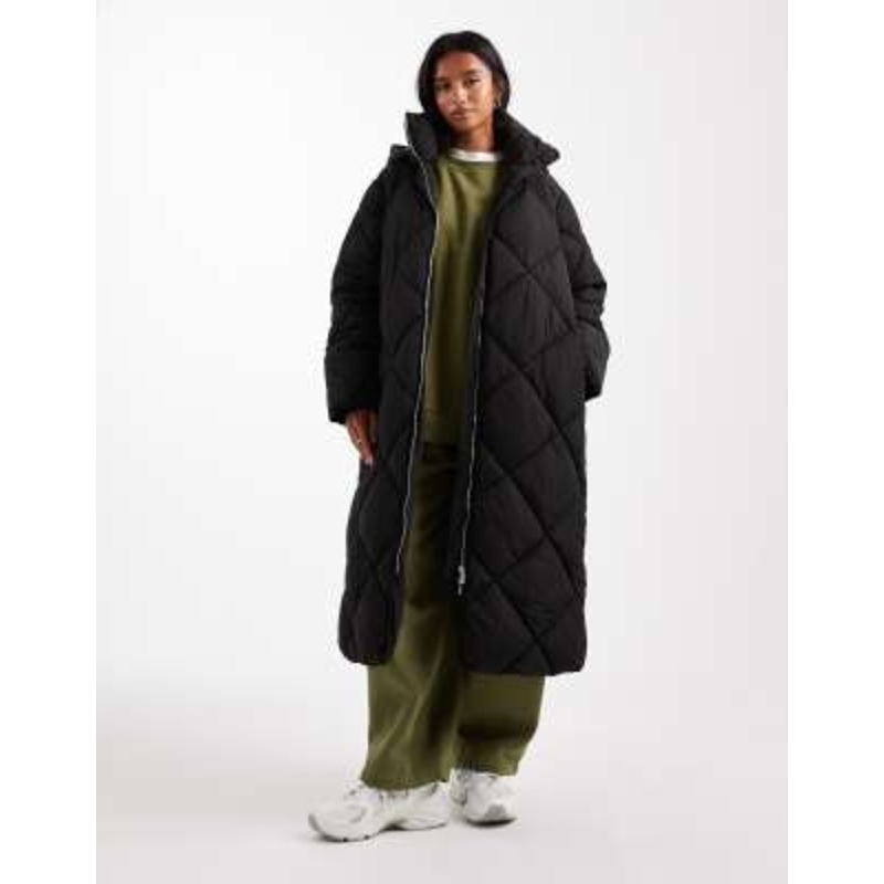 Miss Selfridge Petite quilted hooded maxi puffer coat in black