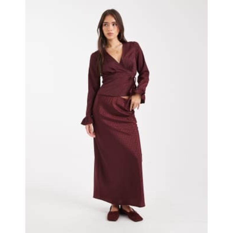 Wednesday’s Girl midaxi polka dot textured skirt in burgundy