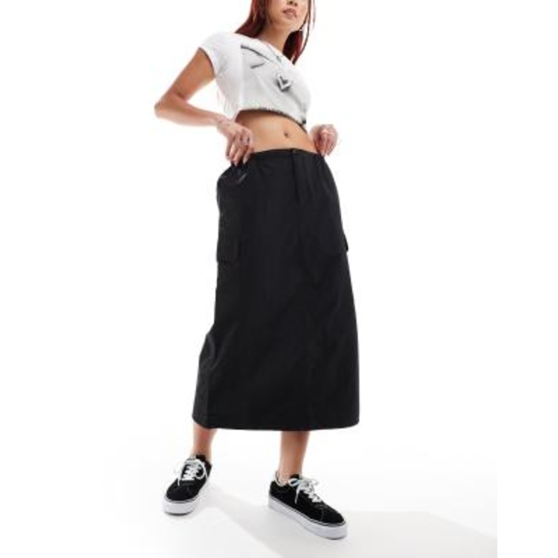 Vans riley parachute cargo skirt in black