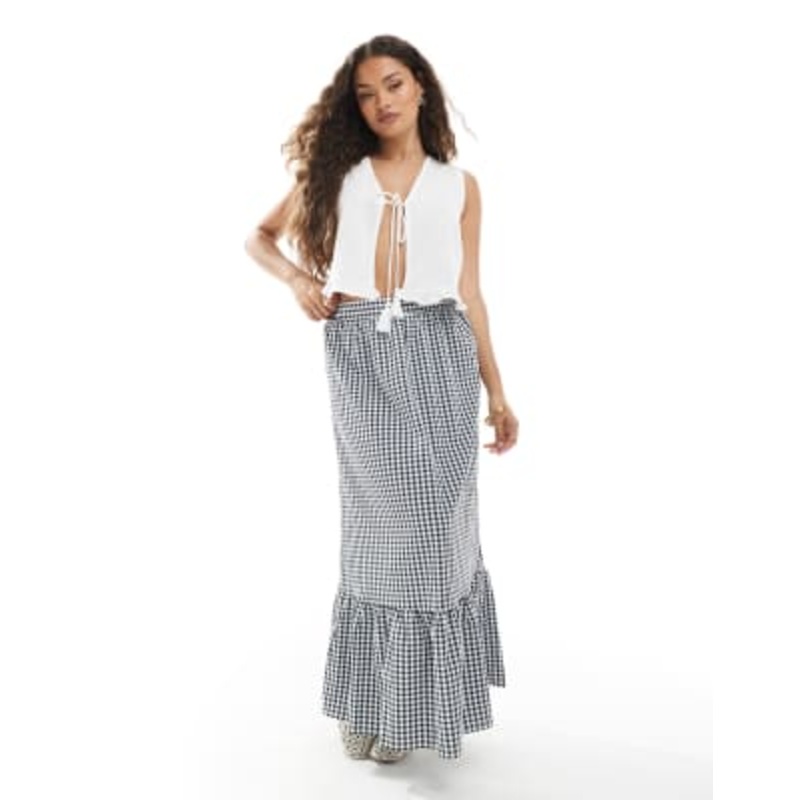 Vero Moda Petite tiered hem maxi skirt in black gingham print