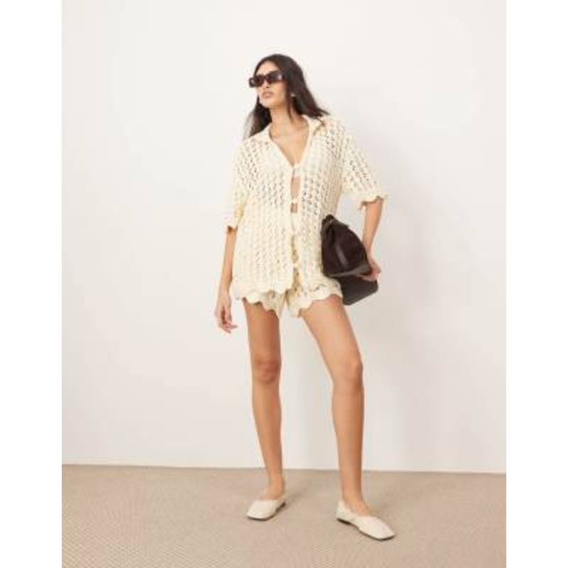 ARRANGE open knit shorts in off white – part of a set