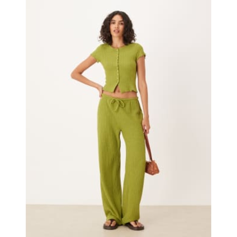 DESIGN crochet button through short sleeve top and pants set in green