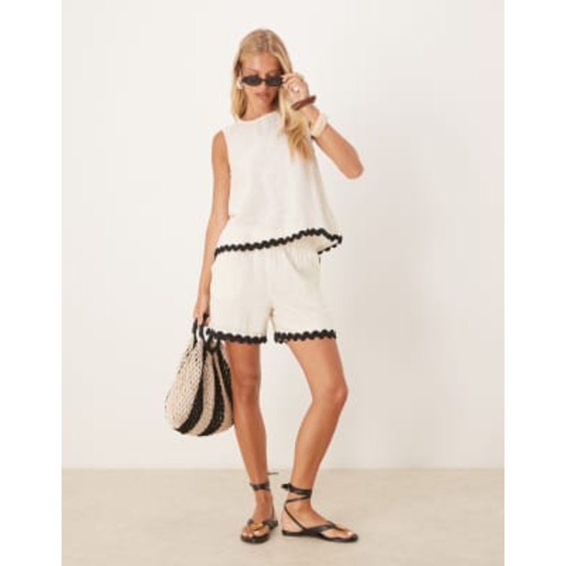 Vila scallop trim cotton shorts in cream – part of a set