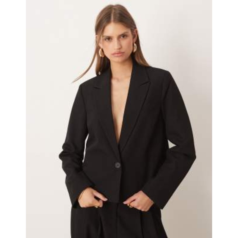 YAS tailored short blazer in black – part of a set