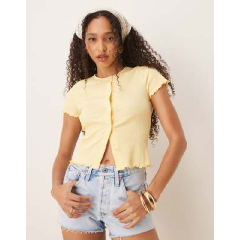 Vila short sleeve lettuce edge t-shirt with snaps up front in pale banana