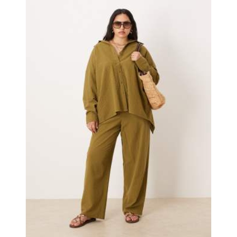 DESIGN crinkle top with shorts and pants set in olive