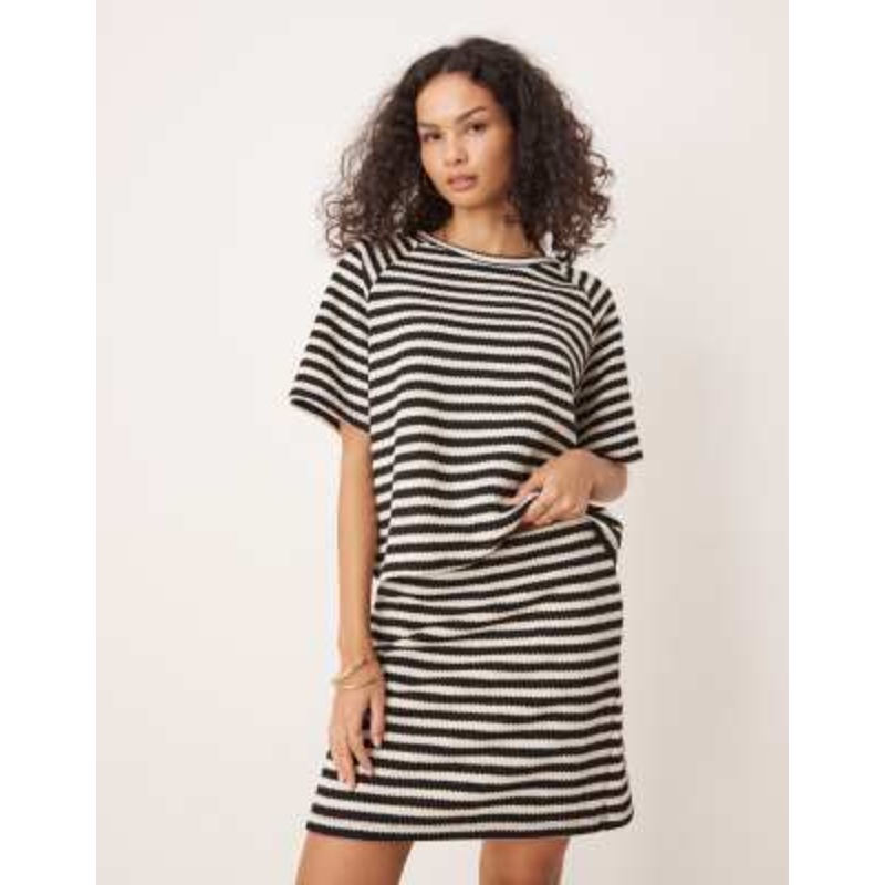 VILA crochet knit short sleeve t-shirt in black and white – part of a set