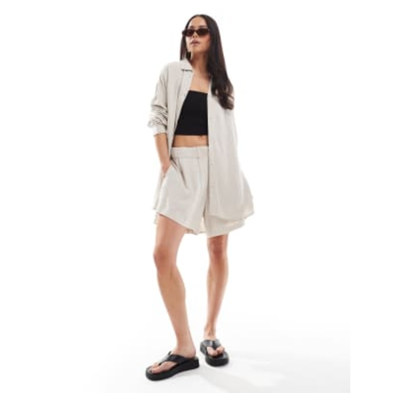 Weekday Ava linen mix shorts in off-white – part of a set