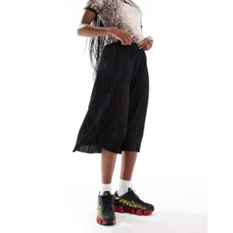 COLLUSION relaxed plisse long short in black