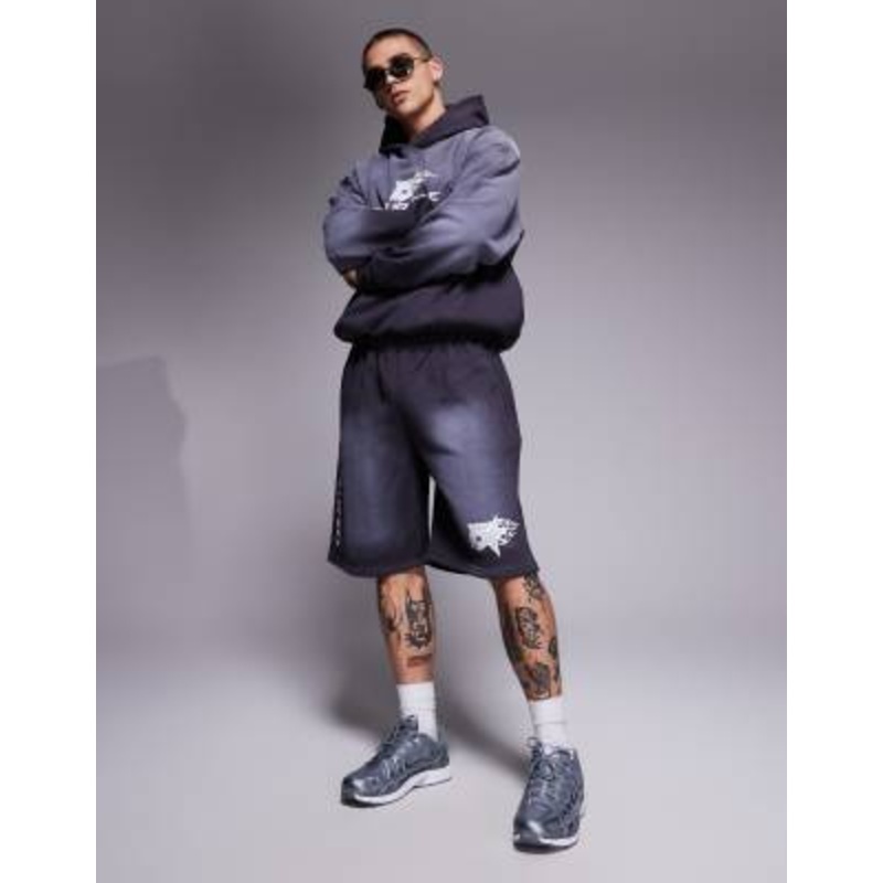 Courtside logo detail relaxed shorts in washed gray – part of a set