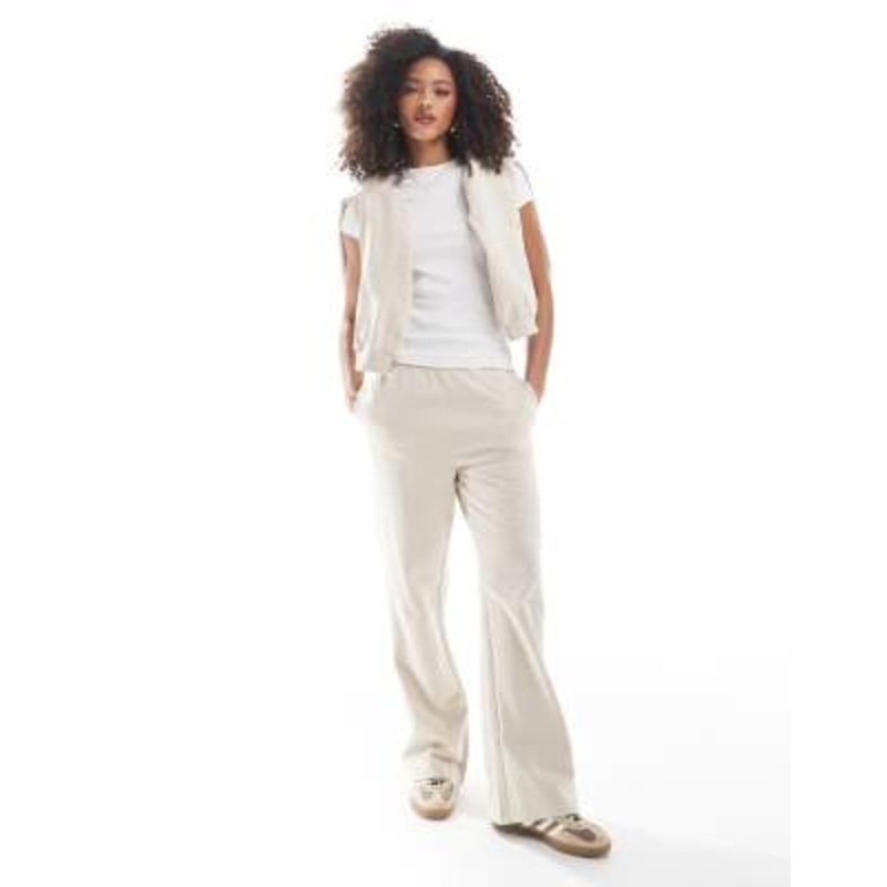Vero Moda wide leg sweatpants in oatmeal – part of a set
