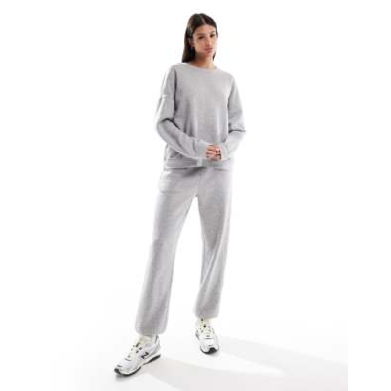 Vero Moda Tall oversized cuffed sweatpants in light gray – part of a set