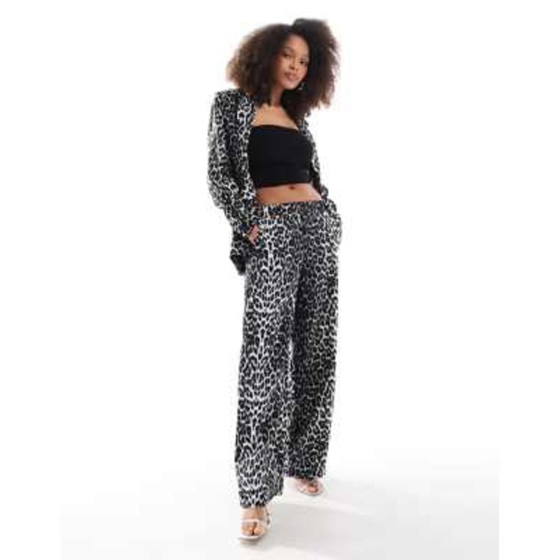 Vila wide leg pants in black leopard print – part of a set