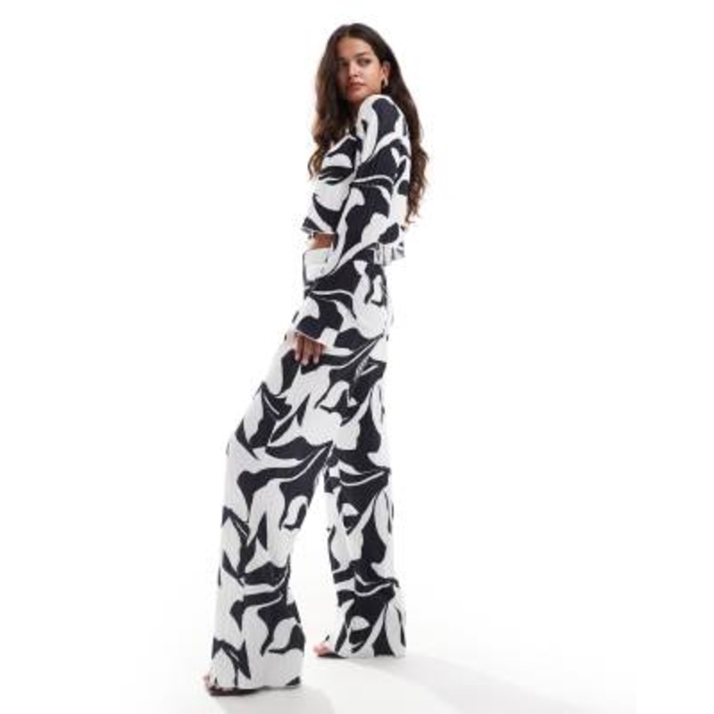 Y.A.S plisse top and pants set in mono print