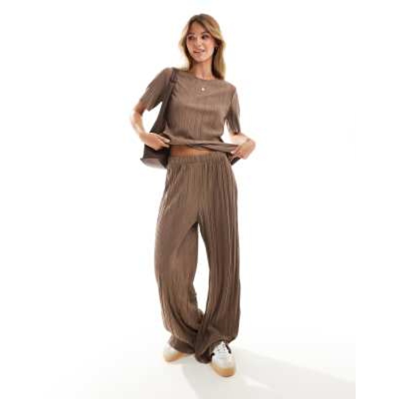 Vila wide leg plisse pants in brown – part of a set