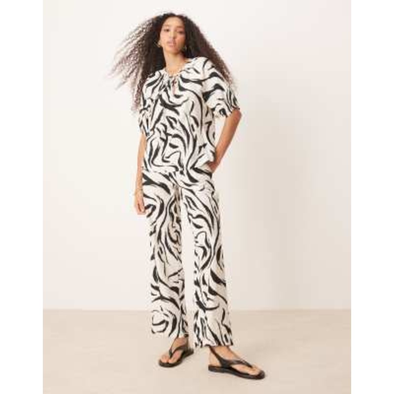 VILA wide leg pants in monochrome print – part of a set