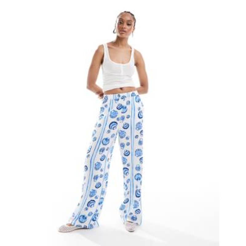 Vero Moda Tall wide leg pants in blue seashell print