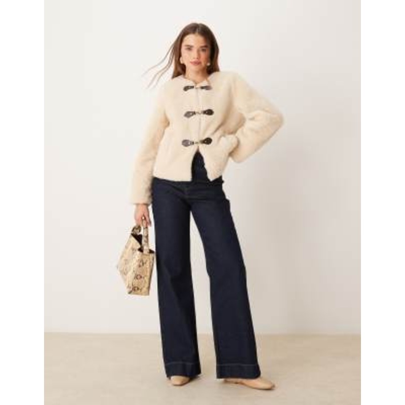 Vila teddy fleece jacket with buckle details in cream