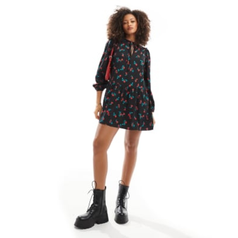 Wednesday’s Girl rose print mini smock dress in black and red