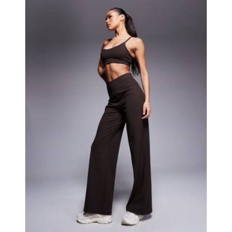 4505 Icon soft touch performance set in chocolate