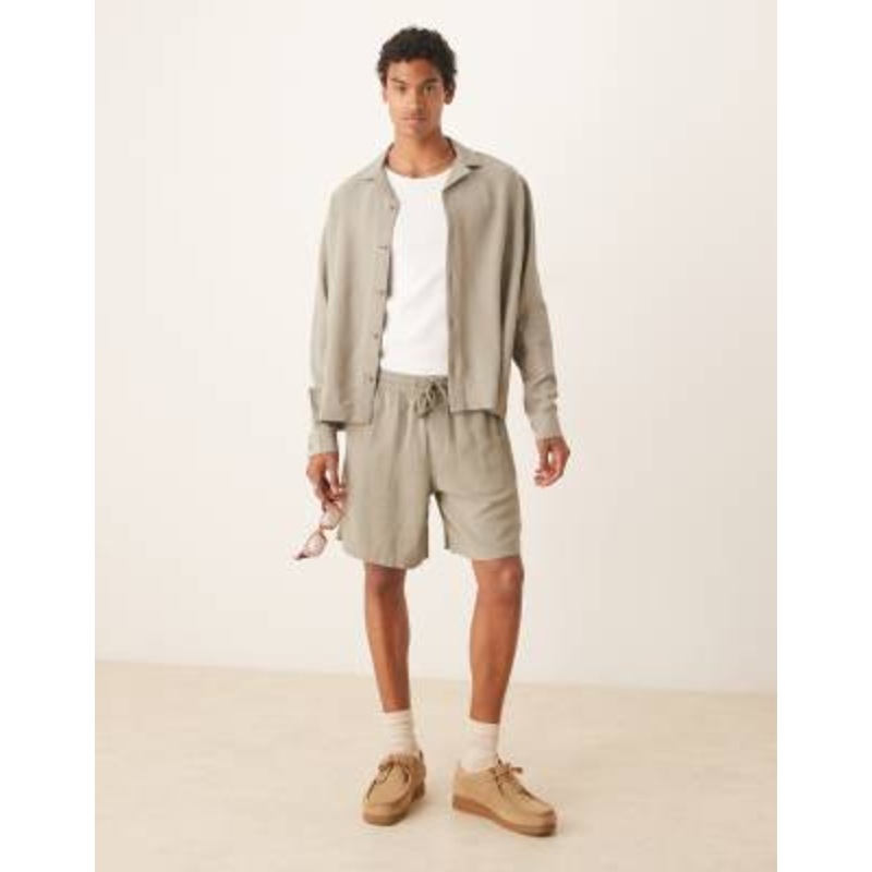 DESIGN boxy linen set in green