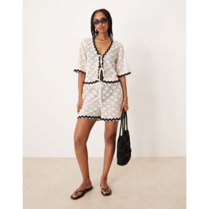 Aray crochet beach set with contrast trim in white