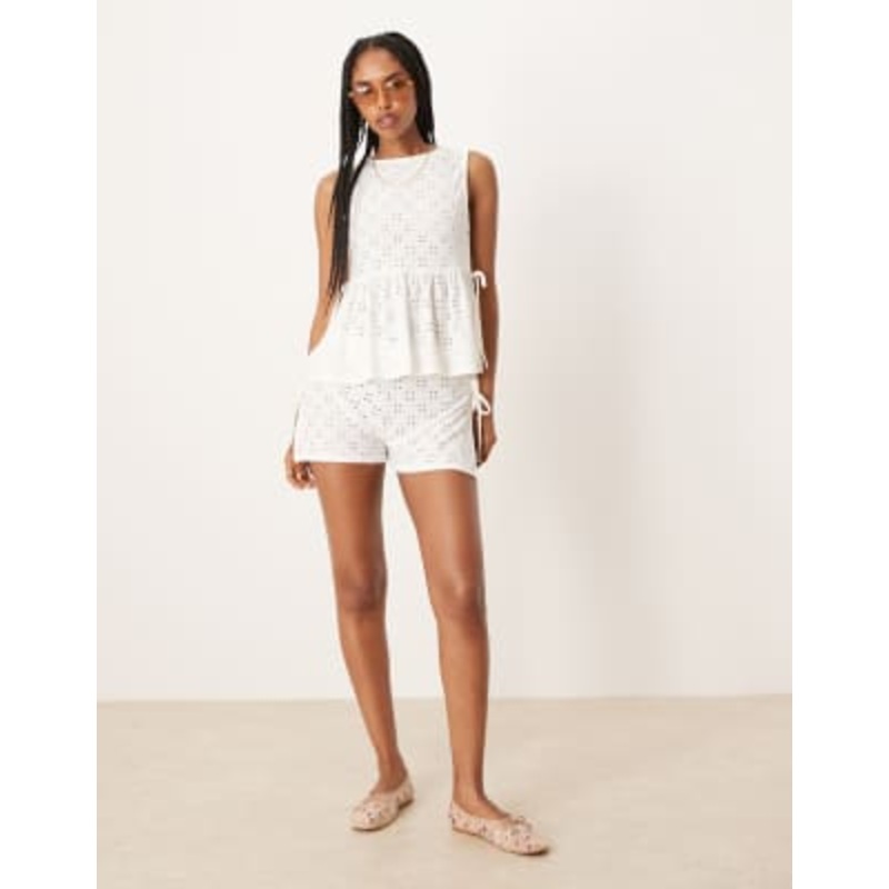 DESIGN broderie set in white