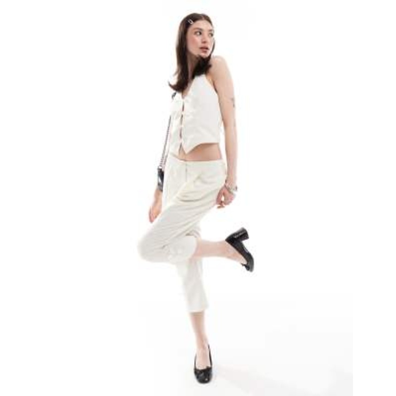 Reclaimed Vintage set with bows in white