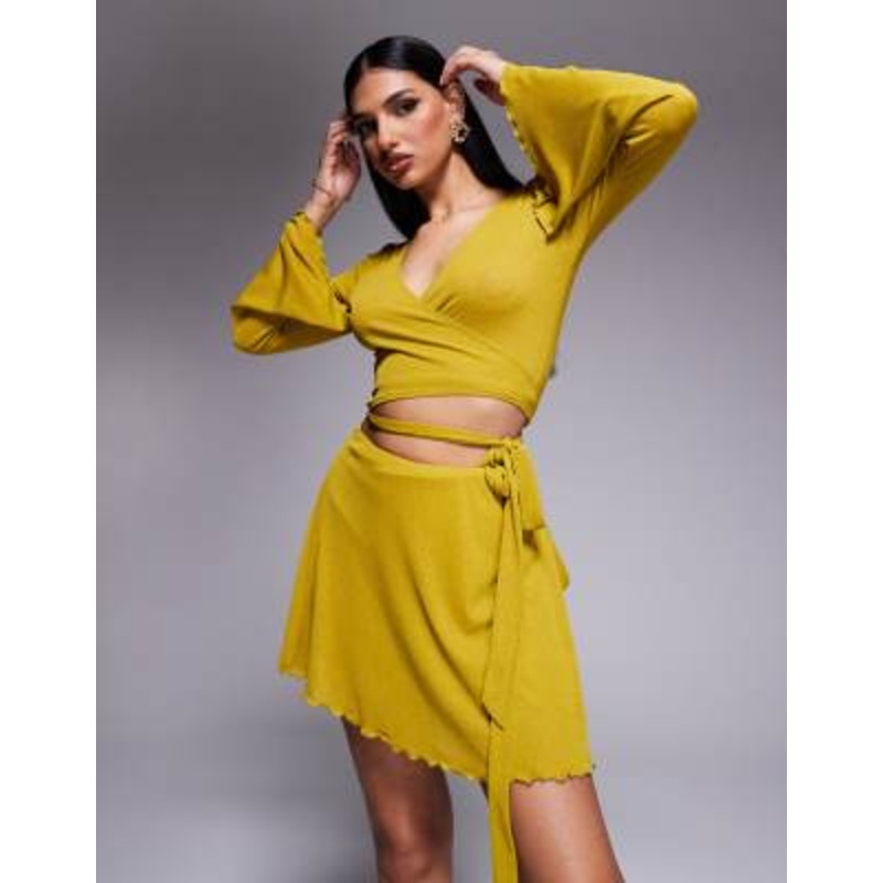 DESIGN angel set in light green