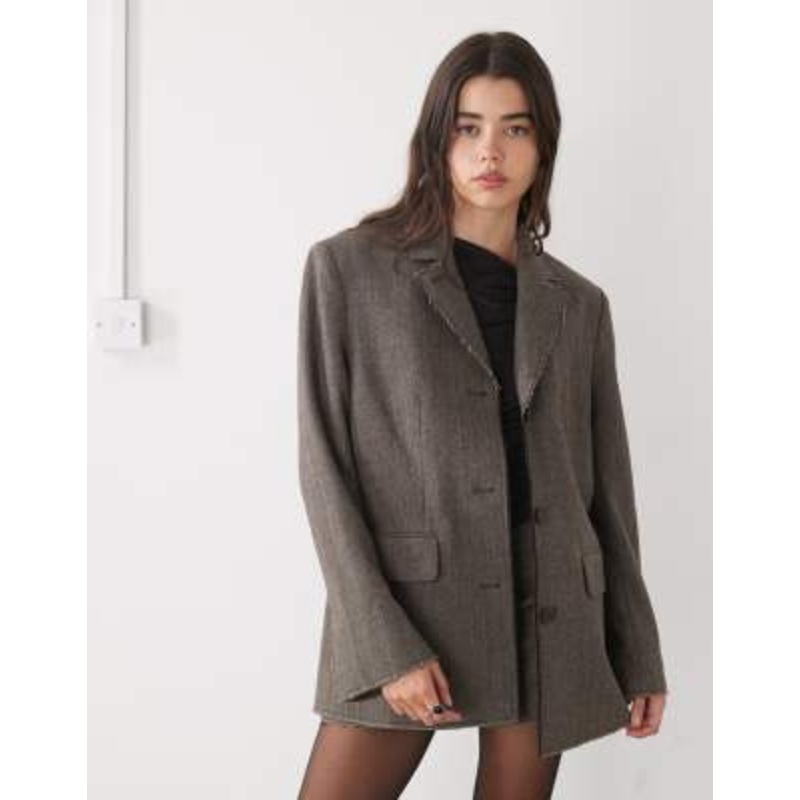 Weekday set with raw edges in dark mole herringbone