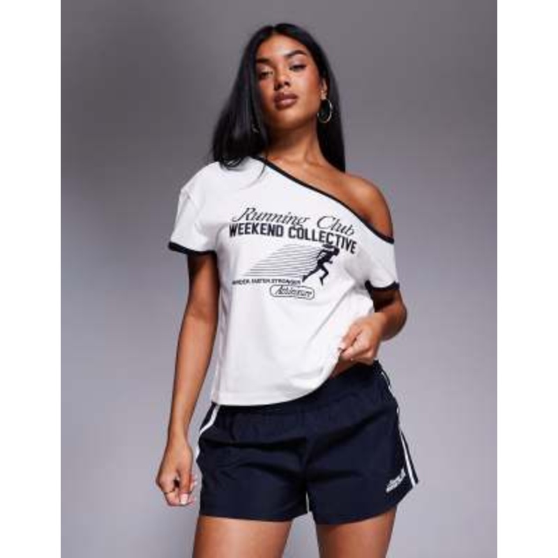 Weekend Collective runner graphic set in navy