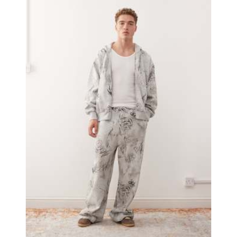 Weekday set with scribble graphic print in gray melange