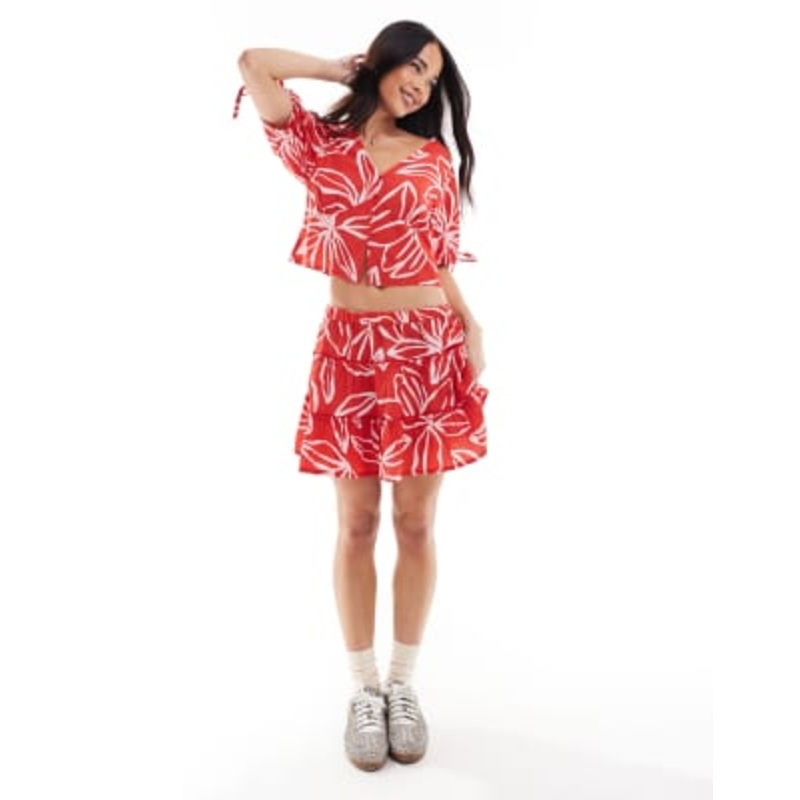 Wednesday’s Girl bold bloom print cropped blouse in red – part of a set
