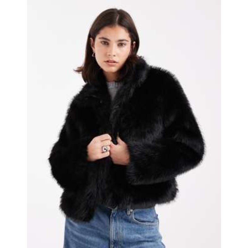 Vero Moda super soft short faux fur coat in black