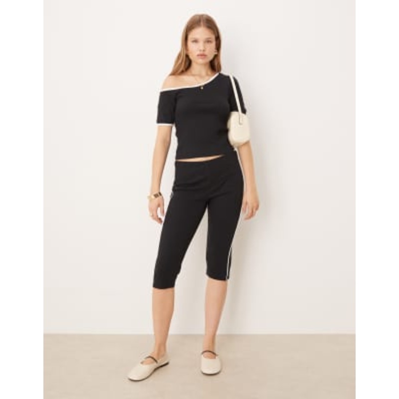 DESIGN ribbed one-shoulder top and capri set in black