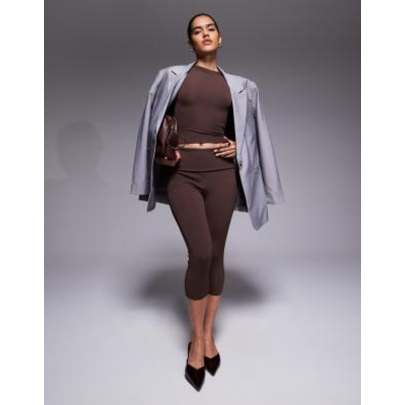 DESIGN sculpt baby tee and capri pants set in brown