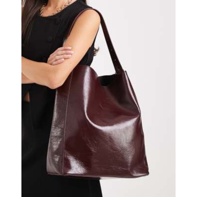 Glamorous large slouchy shoulder bag in high shine burgundy