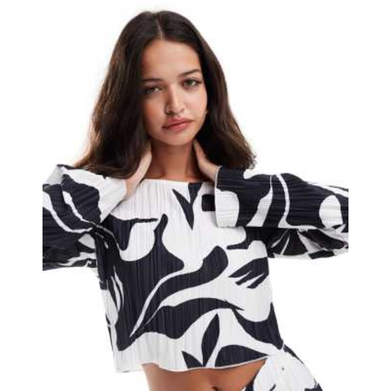 YAS cropped plisse top in mono print – part of a set