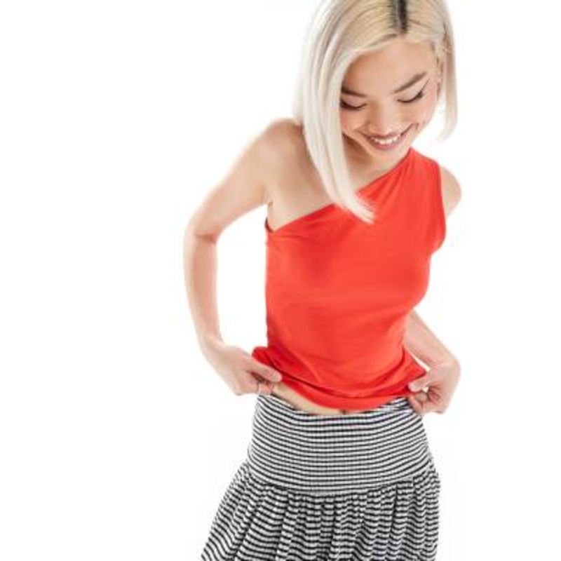 Weekday Cindy one shoulder top in red – Exclusive to