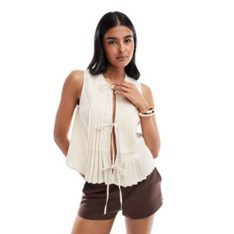 Pieces pleat detail tie front vest in cream