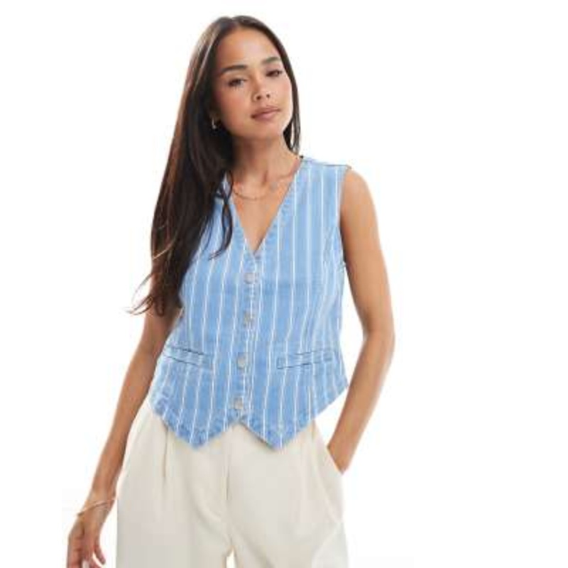 Object vest in light blue denim