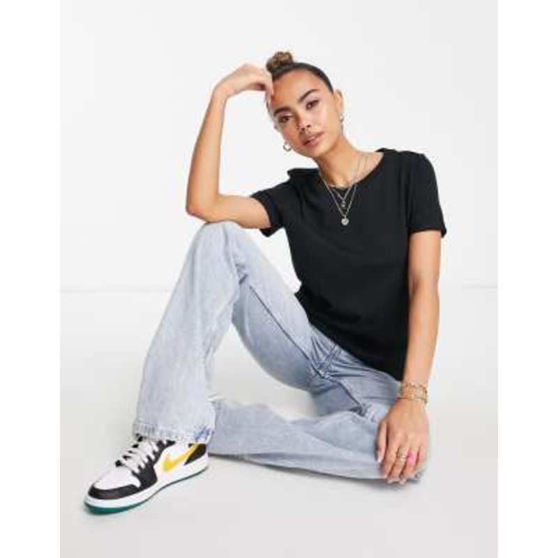 Vero Moda t-shirt in black