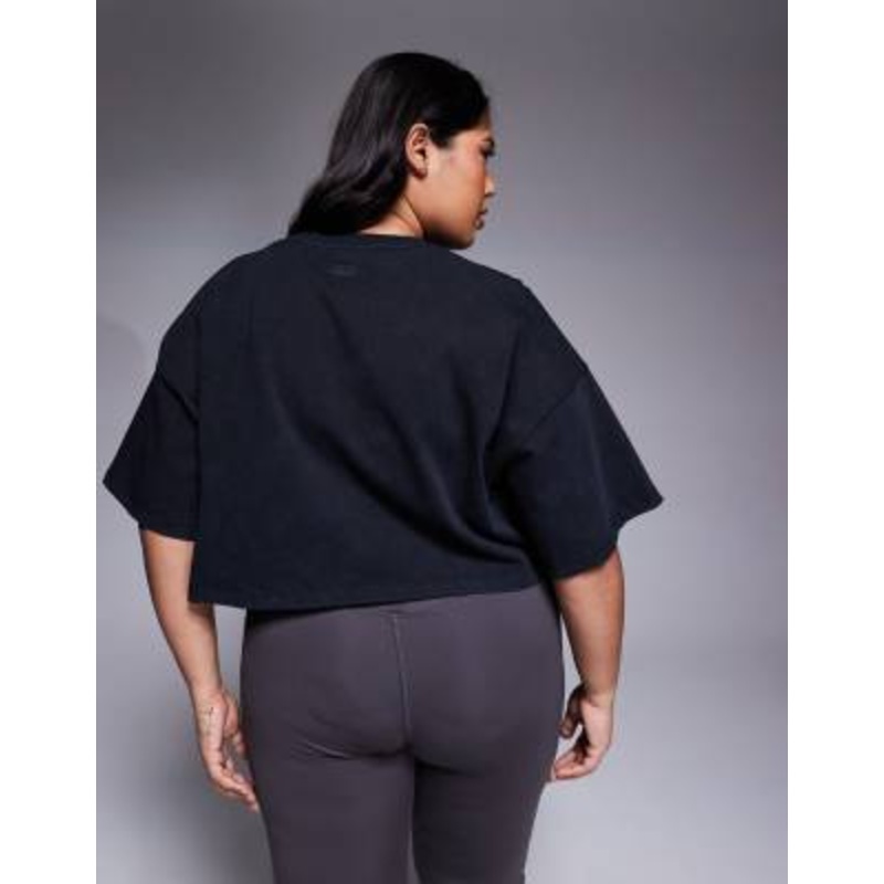 4505 Curve Icon heavyweight cotton cropped t-shirt with quick dry finish in washed black